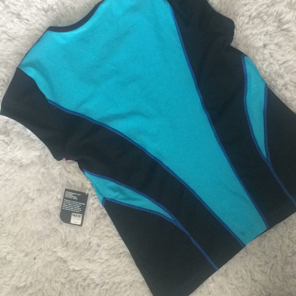 Victoria’s Secret sport workout top - Picture 3 of 3